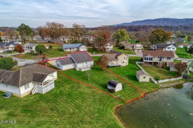 Above average 3 bedroom, 2 and a half bath home on a quiet dead on Silver Lake Golf Course in Tennessee - for sale on GolfHomes.com, golf home, golf lot