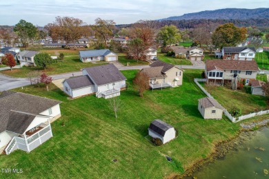 Above average 3 bedroom, 2 and a half bath home on a quiet dead on Silver Lake Golf Course in Tennessee - for sale on GolfHomes.com, golf home, golf lot