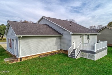 Above average 3 bedroom, 2 and a half bath home on a quiet dead on Silver Lake Golf Course in Tennessee - for sale on GolfHomes.com, golf home, golf lot