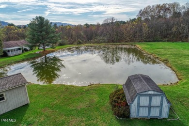 Above average 3 bedroom, 2 and a half bath home on a quiet dead on Silver Lake Golf Course in Tennessee - for sale on GolfHomes.com, golf home, golf lot