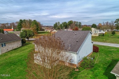 Above average 3 bedroom, 2 and a half bath home on a quiet dead on Silver Lake Golf Course in Tennessee - for sale on GolfHomes.com, golf home, golf lot