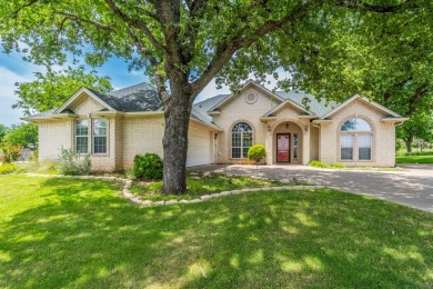 Amazing 3 bedroom, 2 bath, 3 car garage with 1900 square feet on Pecan Plantation Country Club in Texas - for sale on GolfHomes.com, golf home, golf lot