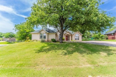 Amazing 3 bedroom, 2 bath, 3 car garage with 1900 square feet on Pecan Plantation Country Club in Texas - for sale on GolfHomes.com, golf home, golf lot