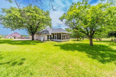 Amazing 3 bedroom, 2 bath, 3 car garage with 1900 square feet on Pecan Plantation Country Club in Texas - for sale on GolfHomes.com, golf home, golf lot