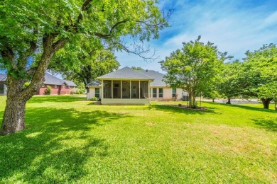 Amazing 3 bedroom, 2 bath, 3 car garage with 1900 square feet on Pecan Plantation Country Club in Texas - for sale on GolfHomes.com, golf home, golf lot