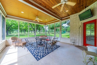 Amazing 3 bedroom, 2 bath, 3 car garage with 1900 square feet on Pecan Plantation Country Club in Texas - for sale on GolfHomes.com, golf home, golf lot