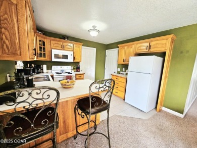 Charming 3-Bedroom, 2-Bath in Desirable Cedar Ridge - Carl on Twin Hills Golf and Country Club in Missouri - for sale on GolfHomes.com, golf home, golf lot