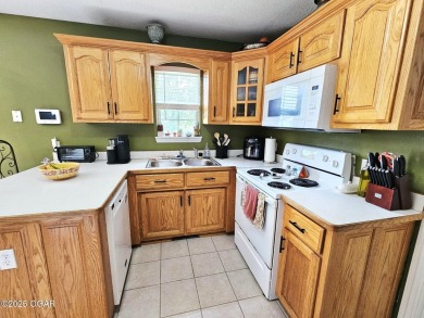 Charming 3-Bedroom, 2-Bath in Desirable Cedar Ridge - Carl on Twin Hills Golf and Country Club in Missouri - for sale on GolfHomes.com, golf home, golf lot