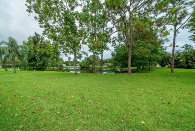 FANTASTIC APPROACH TO DETACHED HOME ON OVERSIZED LOT! Fabulous on Boca Delray Golf and Country Club in Florida - for sale on GolfHomes.com, golf home, golf lot