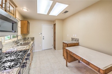 Nice single-story 2 bed, 2 bath townhome in Sun City Summerlin on Highland Falls Golf Club in Nevada - for sale on GolfHomes.com, golf home, golf lot