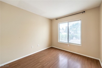 Nice single-story 2 bed, 2 bath townhome in Sun City Summerlin on Highland Falls Golf Club in Nevada - for sale on GolfHomes.com, golf home, golf lot