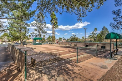 Nice single-story 2 bed, 2 bath townhome in Sun City Summerlin on Highland Falls Golf Club in Nevada - for sale on GolfHomes.com, golf home, golf lot