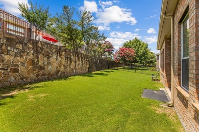 VILLA-PRIME LOCATION in HERITAGE RANCH - FENCED YARD. ACROSS THE on Heritage Ranch Golf and Country Club in Texas - for sale on GolfHomes.com, golf home, golf lot