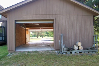 This impeccably cared for 3BR,2B home is move in ready. This on Lakes of the North Deer Run Golf Course in Michigan - for sale on GolfHomes.com, golf home, golf lot