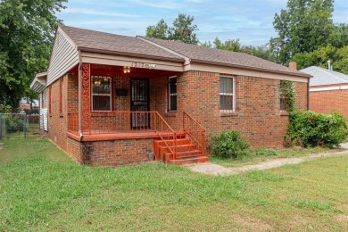 Charming 3-bedroom home with spacious garage!  This inviting on James E. Stewart Golf Course in Oklahoma - for sale on GolfHomes.com, golf home, golf lot