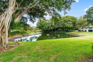 Live the resort lifestyle at Hunters Run Country Club! This on Hunters Run Golf and Country Club in Florida - for sale on GolfHomes.com, golf home, golf lot