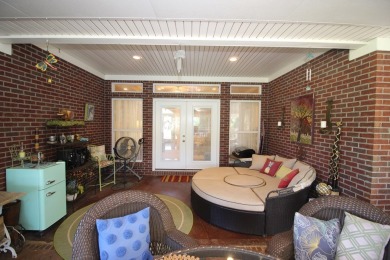 Beautiful home in the Twin Oaks subdivision! Twin Oaks is a on Laurel Country Club in Mississippi - for sale on GolfHomes.com, golf home, golf lot