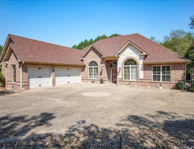 Custom Craftsman-style home with an open floor plan, cathedral on Granada Golf Course in Arkansas - for sale on GolfHomes.com, golf home, golf lot