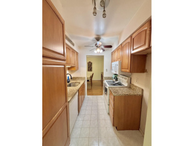 2 story, 2 bed, 1.5 bath townhouse condo with basement and on Plum Brook Golf Club in Michigan - for sale on GolfHomes.com, golf home, golf lot