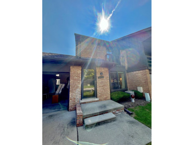 2 story, 2 bed, 1.5 bath townhouse condo with basement and on Plum Brook Golf Club in Michigan - for sale on GolfHomes.com, golf home, golf lot