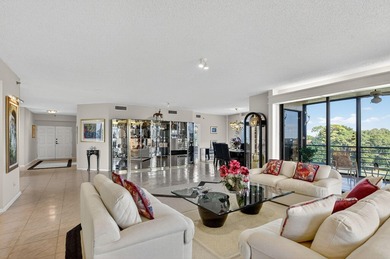 Rare opportunity to put your own stamp on a spacious 3bed/2 on Boca Pointe Country Club in Florida - for sale on GolfHomes.com, golf home, golf lot