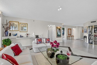 Rare opportunity to put your own stamp on a spacious 3bed/2 on Boca Pointe Country Club in Florida - for sale on GolfHomes.com, golf home, golf lot