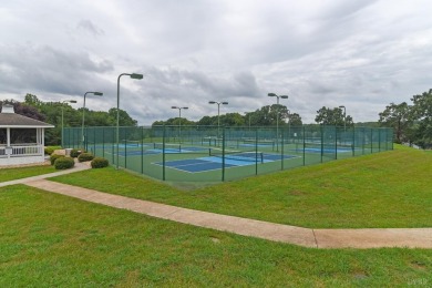 Must see furnished condo at Mariners Landing on the beautiful on Mariners Landing Golf and Country Club in Virginia - for sale on GolfHomes.com, golf home, golf lot