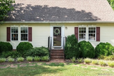 Charming home & great location in poplar Tanglewood subdivision on Tanglewood Shores Golf and Country Club in Virginia - for sale on GolfHomes.com, golf home, golf lot