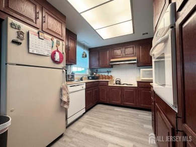 Welcome to Rossmoor! This inviting two-bedroom, two-bath on Rossmoor Golf Club in New Jersey - for sale on GolfHomes.com, golf home, golf lot