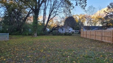 Charming 2 bed, 1 bath cottage has been well maintained and on Brainerd Golf Course in Tennessee - for sale on GolfHomes.com, golf home, golf lot