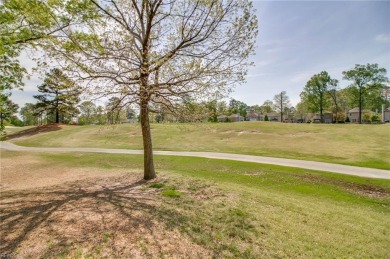 Beautifully updated 3 bedroom home in Players Choice subdivision on Kiln Creek Golf and Country Club in Virginia - for sale on GolfHomes.com, golf home, golf lot