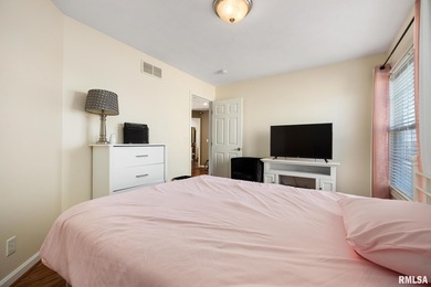 Welcome home to 4815 N. Weaverridge Boulevard! This 4-bedroom, 2 on WeaverRidge Golf Club in Illinois - for sale on GolfHomes.com, golf home, golf lot