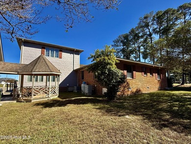 Welcome to a stunning entertainer's paradise! This beautiful on  in North Carolina - for sale on GolfHomes.com, golf home, golf lot