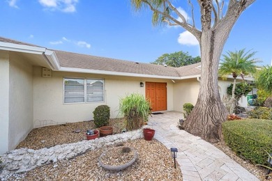 Beautifully maintained 3-bedroom, 3-bath home featuring an open on Woodlands Country Club in Florida - for sale on GolfHomes.com, golf home, golf lot