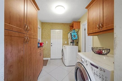 Beautifully maintained 3-bedroom, 3-bath home featuring an open on Woodlands Country Club in Florida - for sale on GolfHomes.com, golf home, golf lot