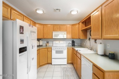 Beautiful ground floor 2 bedroom, 2 bath condo, with a garage on London Bridge Golf Course in Arizona - for sale on GolfHomes.com, golf home, golf lot