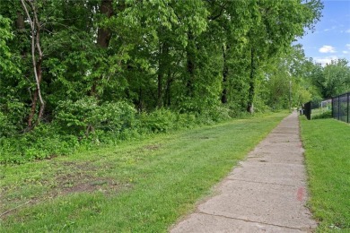 Nicely updated Condo in the heart of Hiawatha nothing to do but on St. Andrews Golf Club in Iowa - for sale on GolfHomes.com, golf home, golf lot