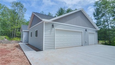 This single-level 3 bed, 2 bath home is perfectly placed right on Eagle Ridge Golf Course in Minnesota - for sale on GolfHomes.com, golf home, golf lot