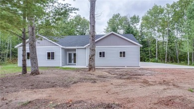 This single-level 3 bed, 2 bath home is perfectly placed right on Eagle Ridge Golf Course in Minnesota - for sale on GolfHomes.com, golf home, golf lot