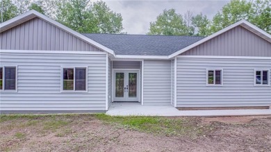 This single-level 3 bed, 2 bath home is perfectly placed right on Eagle Ridge Golf Course in Minnesota - for sale on GolfHomes.com, golf home, golf lot