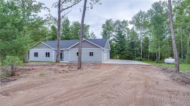 This single-level 3 bed, 2 bath home is perfectly placed right on Eagle Ridge Golf Course in Minnesota - for sale on GolfHomes.com, golf home, golf lot