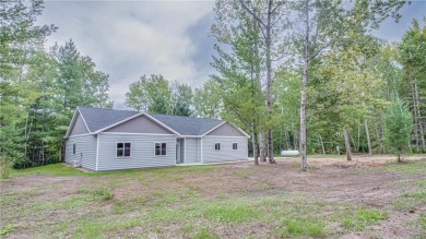 This single-level 3 bed, 2 bath home is perfectly placed right on Eagle Ridge Golf Course in Minnesota - for sale on GolfHomes.com, golf home, golf lot
