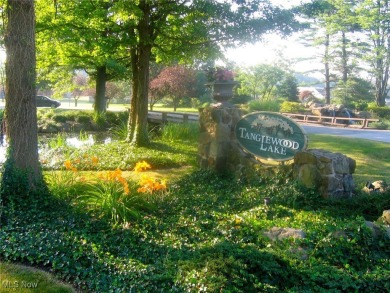 Welcome home to this rare find in East Tanglewood Condominiums!
 on Tanglewood National Golf Club in Ohio - for sale on GolfHomes.com, golf home, golf lot