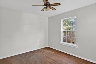 IF YOU HAVE A VISION AND KNOW THE COST OF WHAT IT'S GOING TO on Stevens Park Golf Course in Texas - for sale on GolfHomes.com, golf home, golf lot