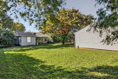 IF YOU HAVE A VISION AND KNOW THE COST OF WHAT IT'S GOING TO on Stevens Park Golf Course in Texas - for sale on GolfHomes.com, golf home, golf lot