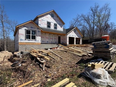 Seller to pay up to $5k towards Buyers Closing Costs & Prepaids on Bella Vista - Metfield Golf Complex and Country Club in Arkansas - for sale on GolfHomes.com, golf home, golf lot