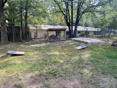 Updated spacious 3 bed/ 2 bath in desirable neighborhood in on Hot Springs Golf and Country Club in Arkansas - for sale on GolfHomes.com, golf home, golf lot