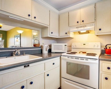 Charming 1 bed, 1 bath condo in 55+ Ashley Hall, Lauderhill East on Lauderhill Golf Course in Florida - for sale on GolfHomes.com, golf home, golf lot