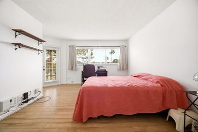 Beautifully maintained 2nd-floor 1-bedroom, 1.5-bath condo with on  in Florida - for sale on GolfHomes.com, golf home, golf lot