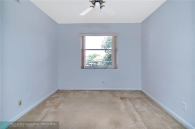Bring your buyers to this very well maintained condo in Phase 4 on Sunrise Lakes Phase IV Golf Course in Florida - for sale on GolfHomes.com, golf home, golf lot